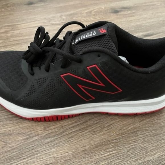 Men's New Balance Size 9, Wide 2E,  Black/Red/White MX777SB4 Training shoes - Picture 1 of 4